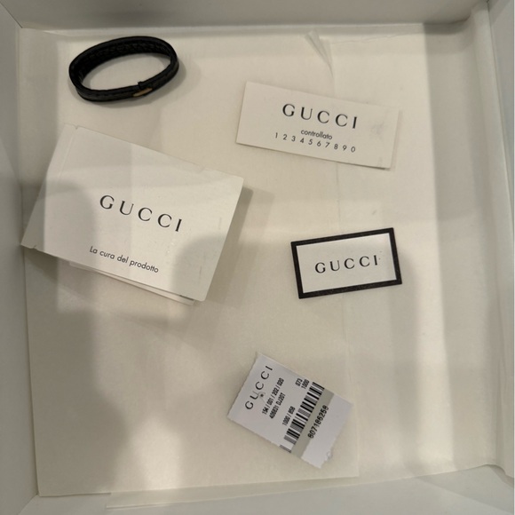 Gucci Leather belt with Double G
buckle GG MARMONT WIDE BELT
Size: 85 - Picture 8 of 13